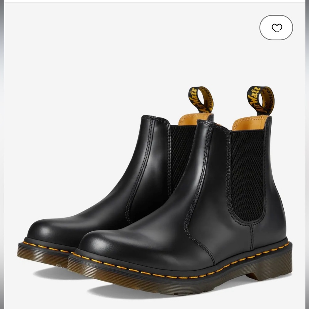 Brand new in box Doc Martens 2976 Chelsea Boot Size 8